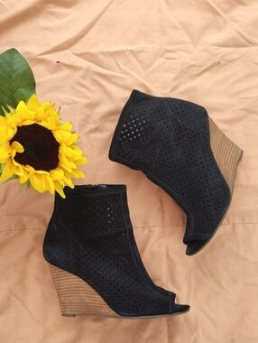 Carlos by Carlos Santana Black Perforated Peep-Toe Wedge Booties